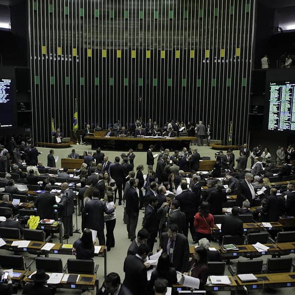 Câmara dos Deputados aprovou uma multa para bancos que realizarem empréstimos consignados sem autorização expressa do beneficiário