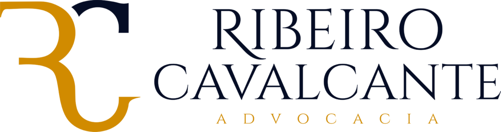 Logo do escritório de advocacia ribeiro cavalcante com uma letra rc estilizada na cor dourada e o nome em azul escuro.